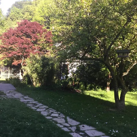 Wohnidylle Auf Schoenem Anwesen Im Wald بيت للعطل باد هونيف ام راين
